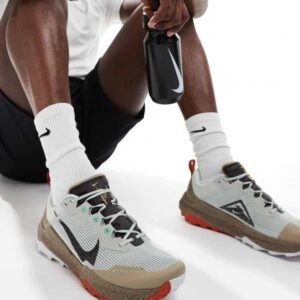 Nike Wildhorse 8 Trail Running grey khakhi multi