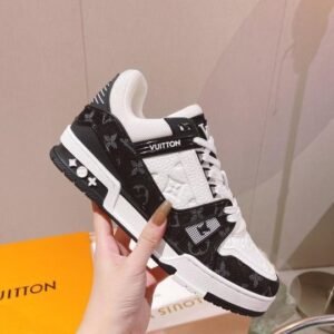 LOUIIS VUITTON TRAINER BLACK WHITE