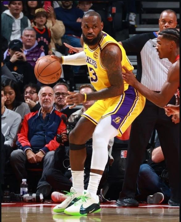 NIKE LEBRON 22 JAMES GAME 2025 - Image 2