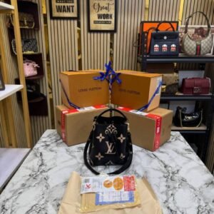 Louiis Vuitton NeoNoe BB Giant Monogram Leather Bucket Bag (White-Black) (M24248)