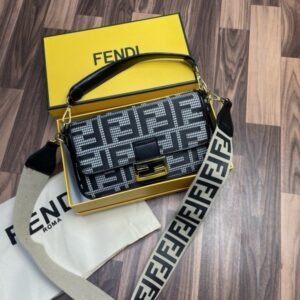 Fendi Baguette Chain Midi with og box 294(BR)